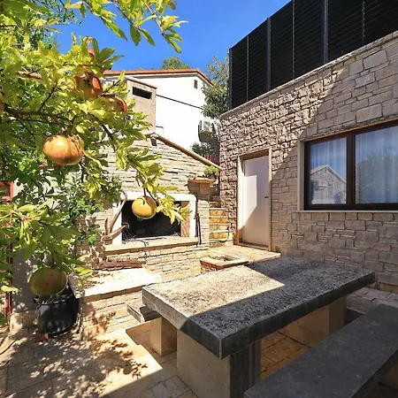 Apartment Alsano, No 1 *